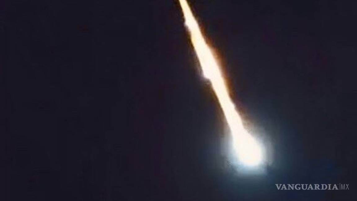 Usuarios reportan caída de meteorito en Saltillo (video)