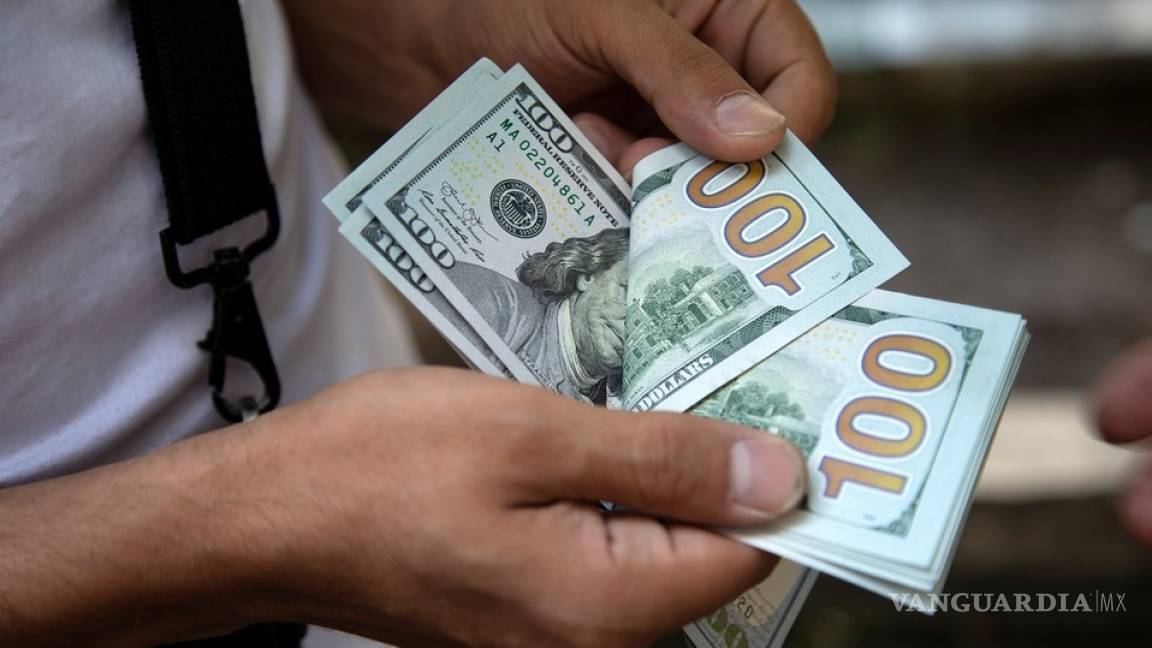 Dólar supera los 19 pesos tras ataque de Irán