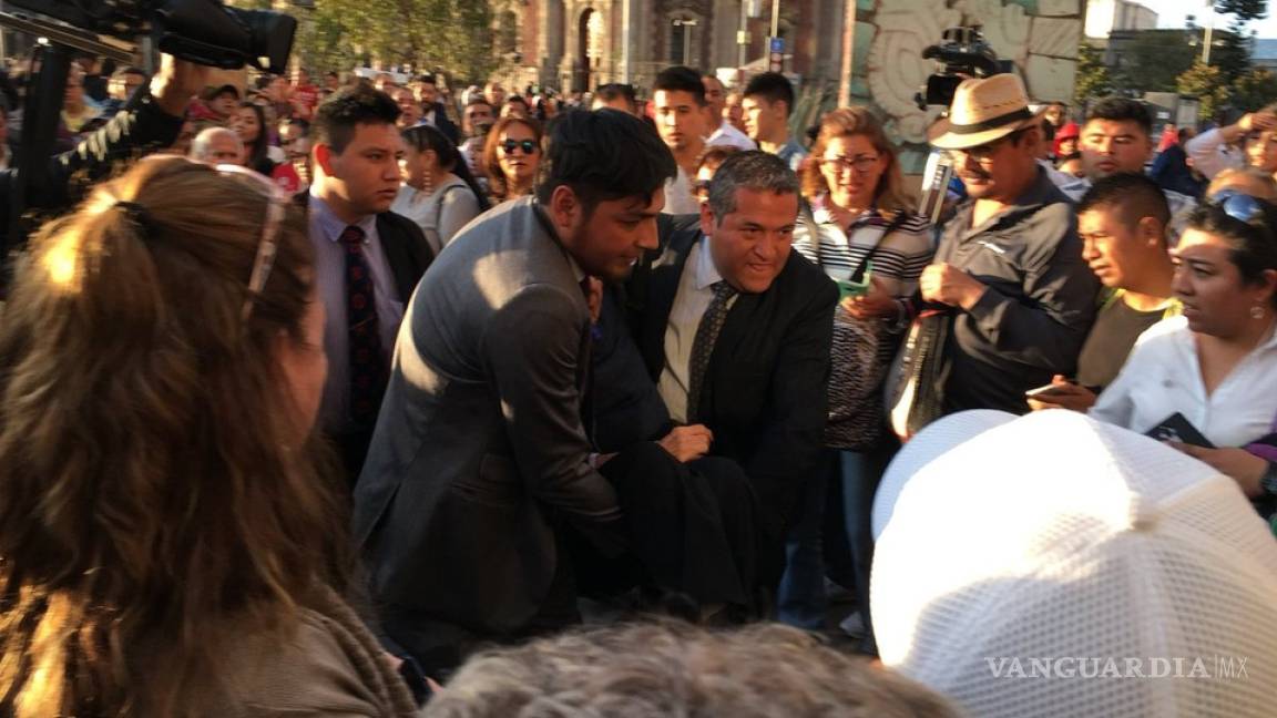 Porfirio Muñoz Ledo se desvanece al llegar a Palacio Nacional