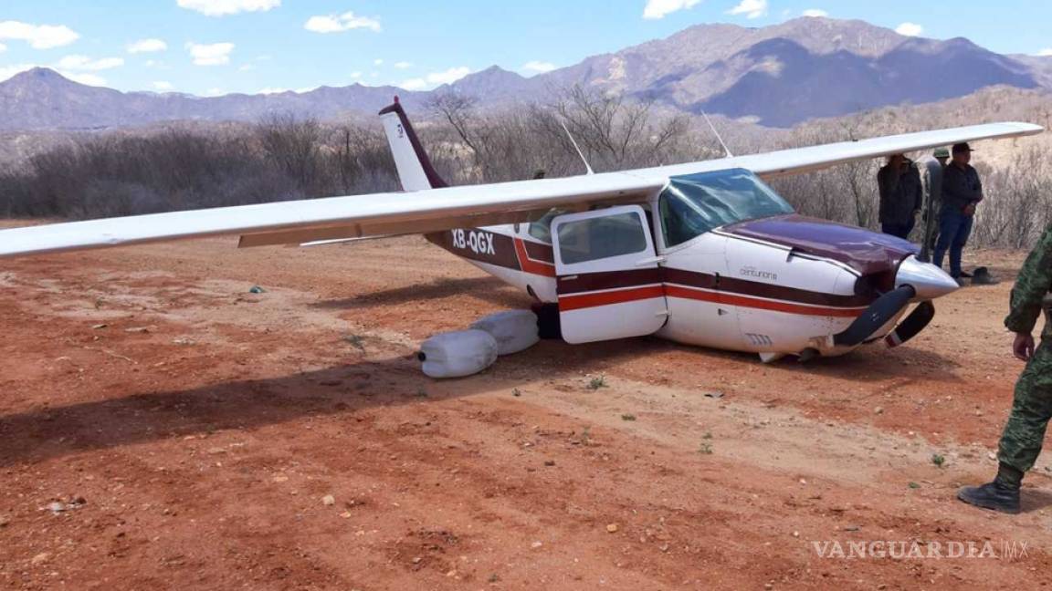 Aseguran avioneta con 282 kilos de cocaína en Durango