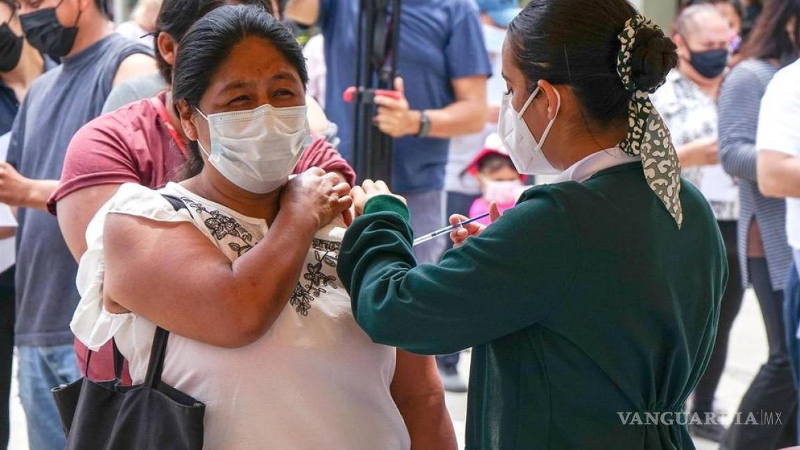Vacunan a migrantes que esperan asilo en Tijuana con vacunas donadas