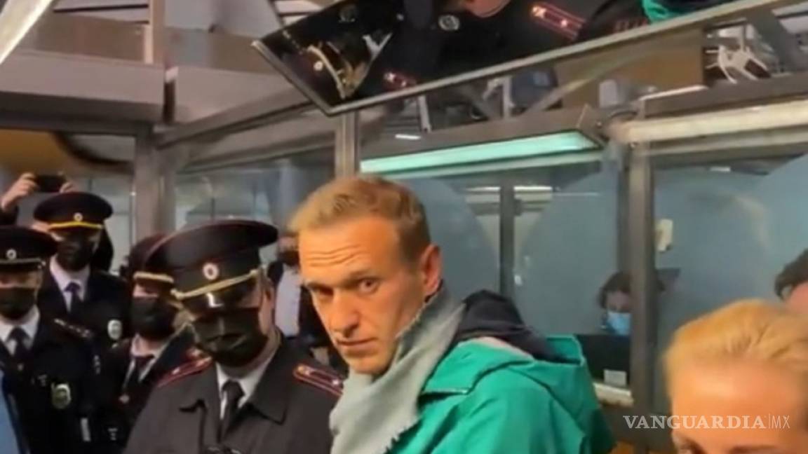 Tribunal ruso condena a opositor Alexéi Navalni a tres años y medio de prisión