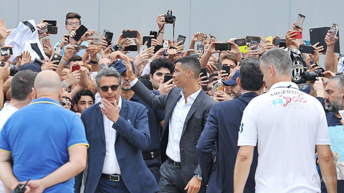 Cientos de hinchas del Juventus ovacionan a Cristiano y le piden la Champions