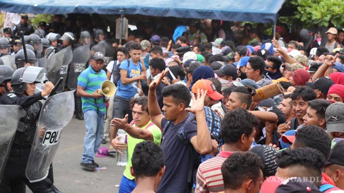Choque entre migrantes y policía guatemalteca deja 9 heridos
