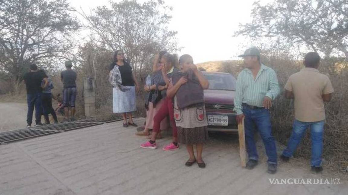 $!Desalojan a reporteros y activistas en bloqueo de desplazados de Guerrero