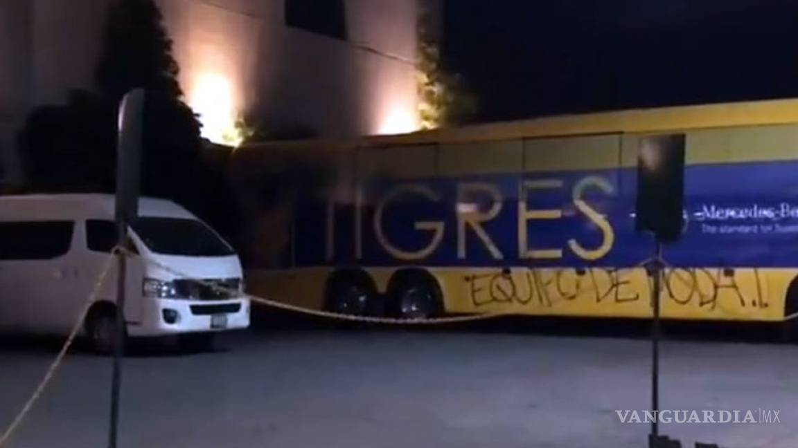 Atacan camión de los Tigres previo al juego contra Toluca
