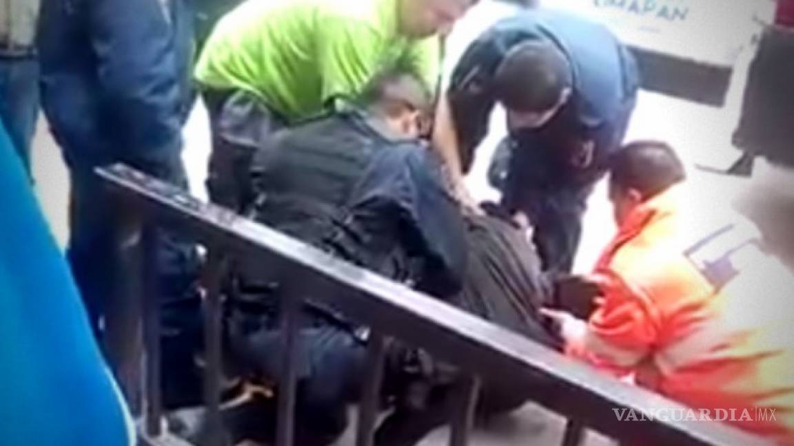 Muere tras ser golpeado por policías (video)
