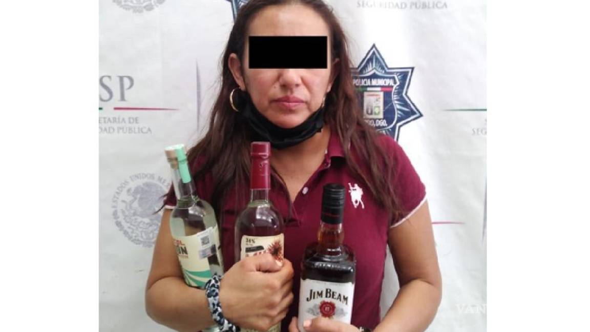 Mujer intenta robar alcohol para fiestas patrias... la atrapan en Durango