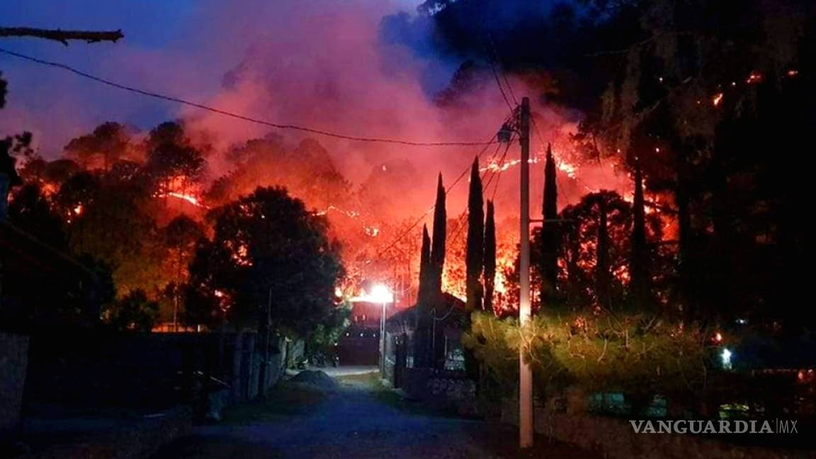 Afecta 20 hectáreas incendio en la sierra de Santiego, NL