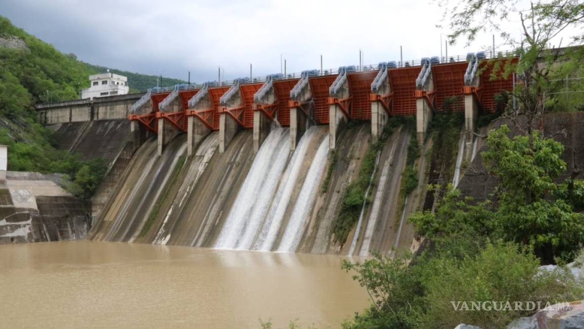 Por fuertes lluvias, abren compuertas de la presa de La Boca en Nuevo León