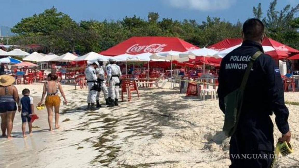 Frente a turistas, pareja muere baleada en zona hotelera de Cancún