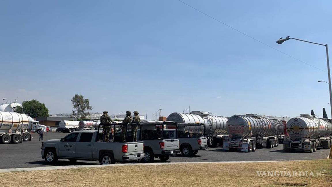 Resguardan elementos de la marina terminal de almacenamiento de Pemex en Puebla