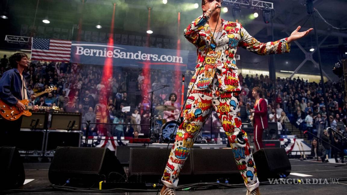 En mitin de Bernie Sanders, The Strokes anuncia el lanzamiento de su disco “The New Abnormal”