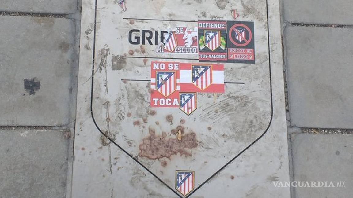 Así como a la de Hugo Sánchez, fanáticos vandalizan placa de Antoine Griezmann en la casa del Atlético