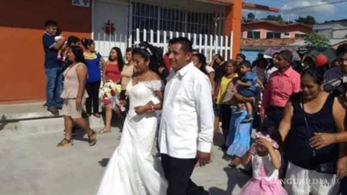 Maestro, líder de la CNTE en Oaxaca, quebranta el Código de Ética y se casa en escuela... para ahorrar dinero