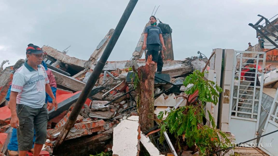 Fuerte terremoto en Indonesia deja 34 muertos y más de 600 heridos; esto sabemos