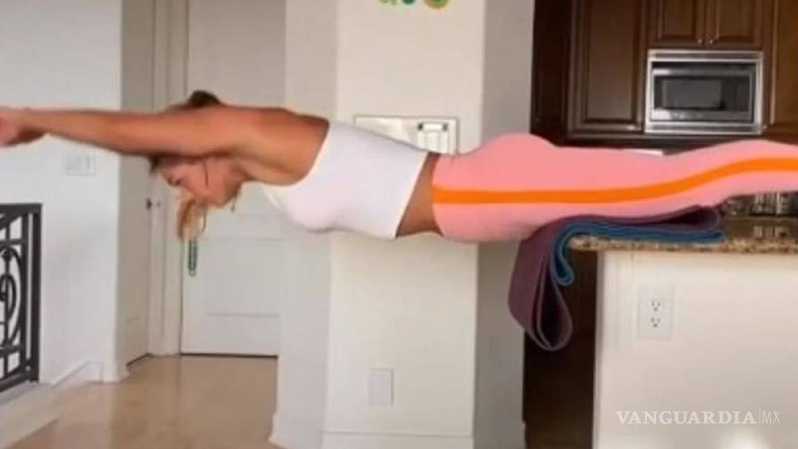 El impresionante método de una nadadora rusa para entrenar desde su cocina