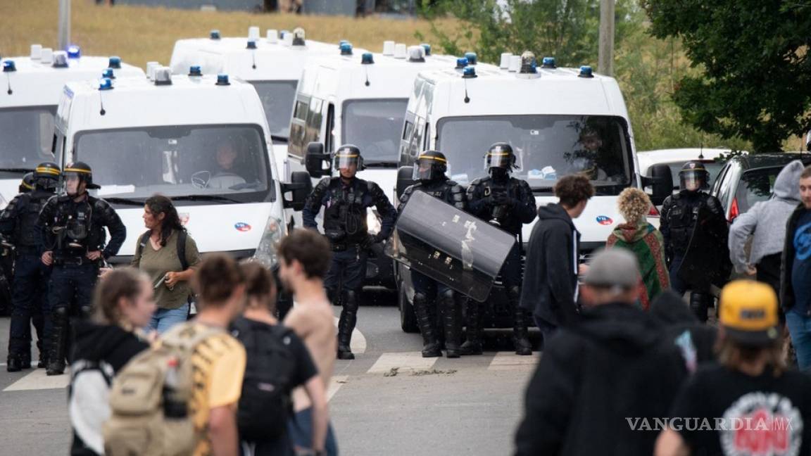 Deja varios heridos dispersión de fiesta ilegal en Francia