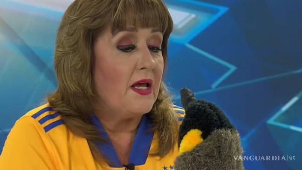 Maria Julia Lafuente se burla de Rayados en el noticiero y adopta a un pingüino