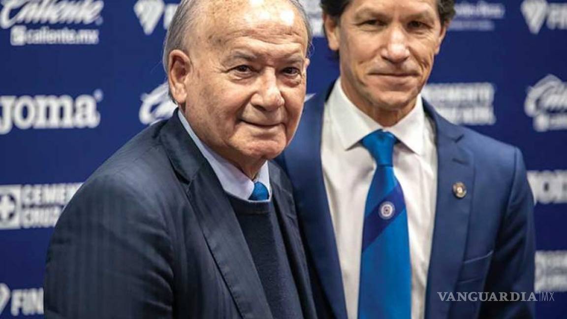 Billy Álvarez renuncia al Cruz Azul