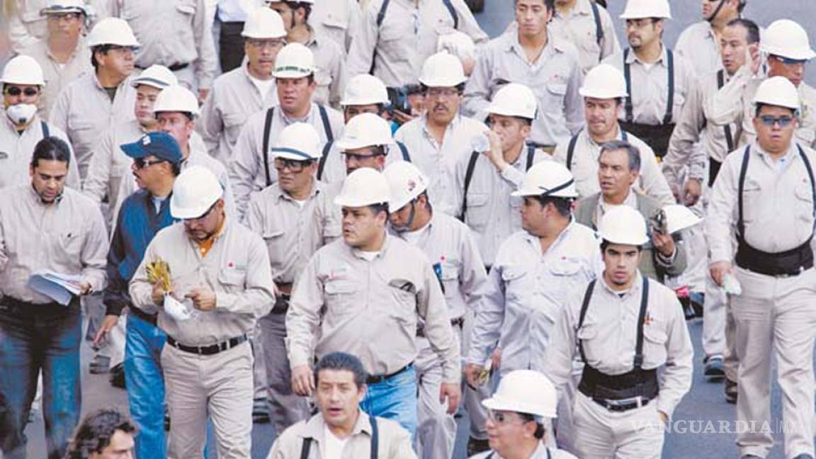 Pemex aumenta salarios a su sindicato, lo justifica con un 'ahorro' de 1,596 mdp