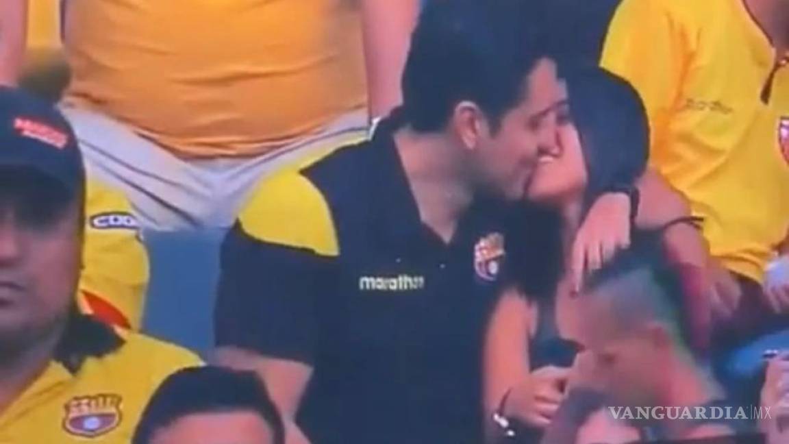 Una 'Kiss Cam' revela una infidelidad en partido de futbol en Ecuador y se hace viral