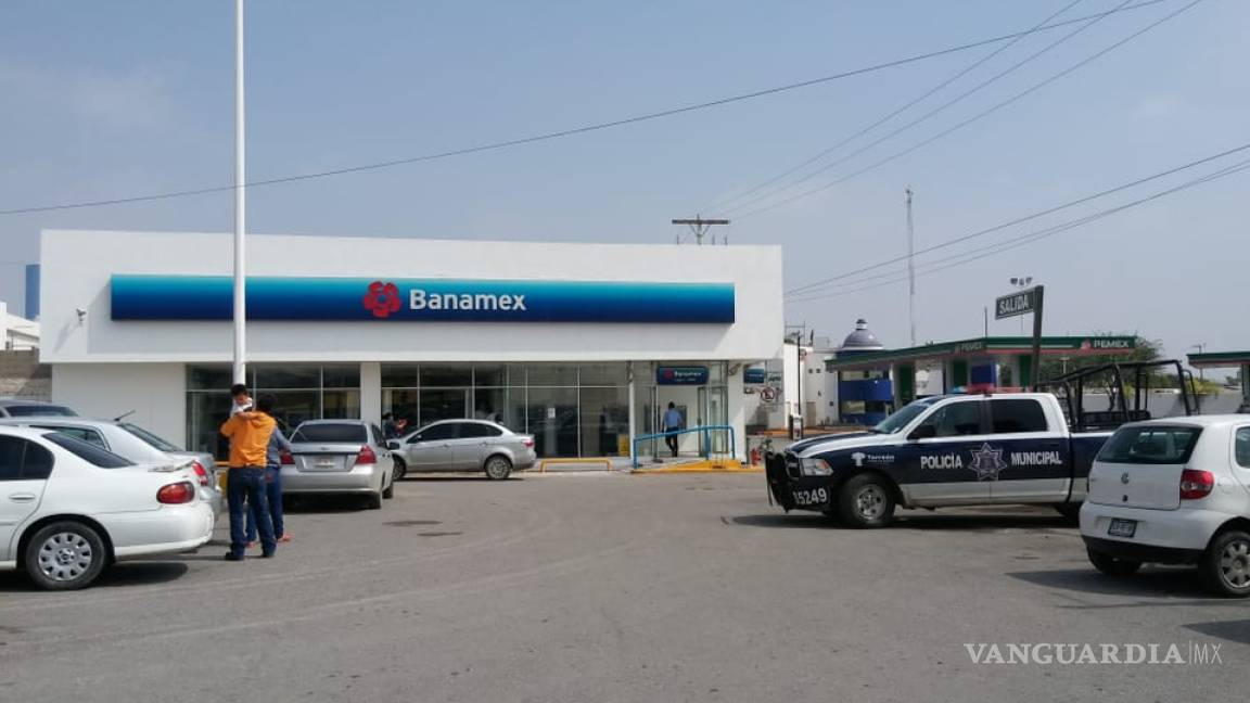 Asaltan a mano armada sucursal de Banamex en Torreón