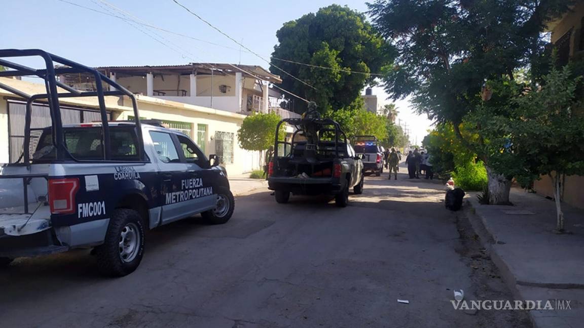 A mano armada, mujer es despojada de camioneta en Torreón