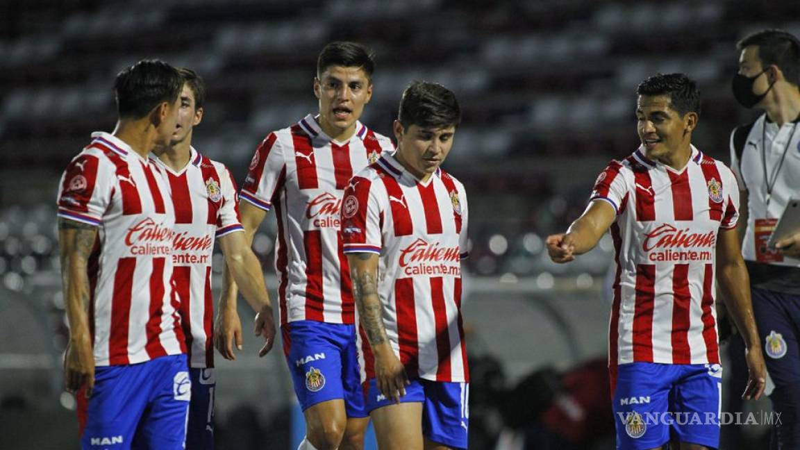 Chivas separa del equipo a Alexis Peña, 'Chofis' López y el 'Gallo' Vázquez