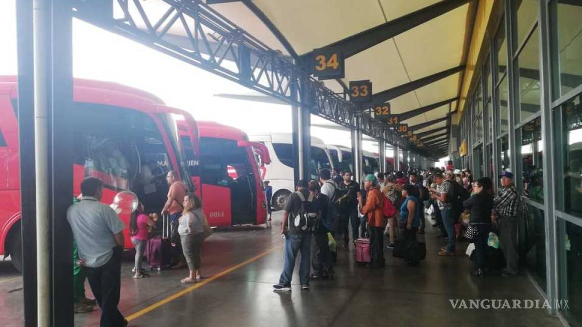 Estudiantes de prepa y universidad tendrán descuento de 50% en autobuses todo el año