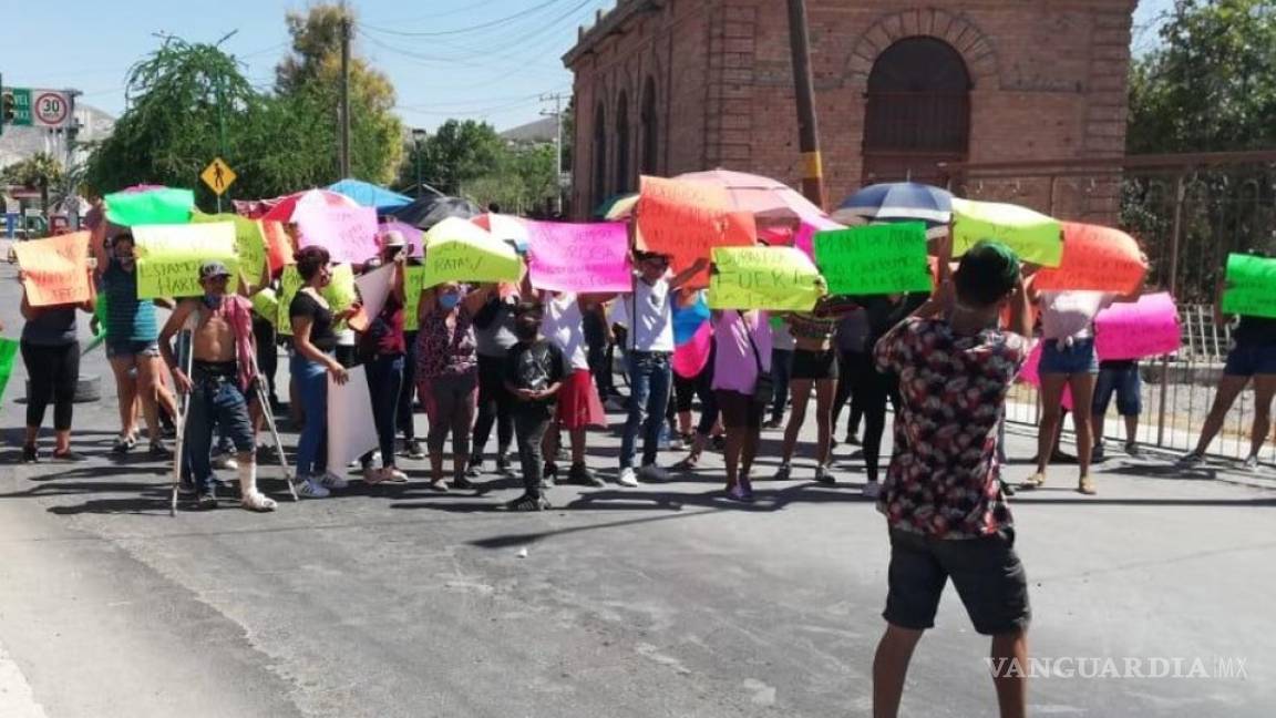Con bloqueos se quejan de policías estatales habitantes de Torreón