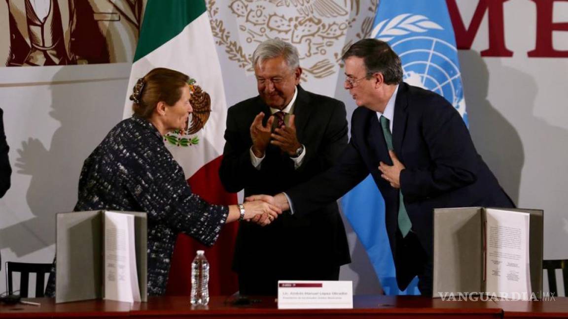 AMLO firma convenio con ONU para asesoría en venta de helicópteros y Tren Maya