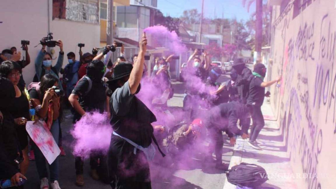 Mujeres protestan en Guerrero contra candidatura en Morena de Salgado Macedonio por acusación de violación