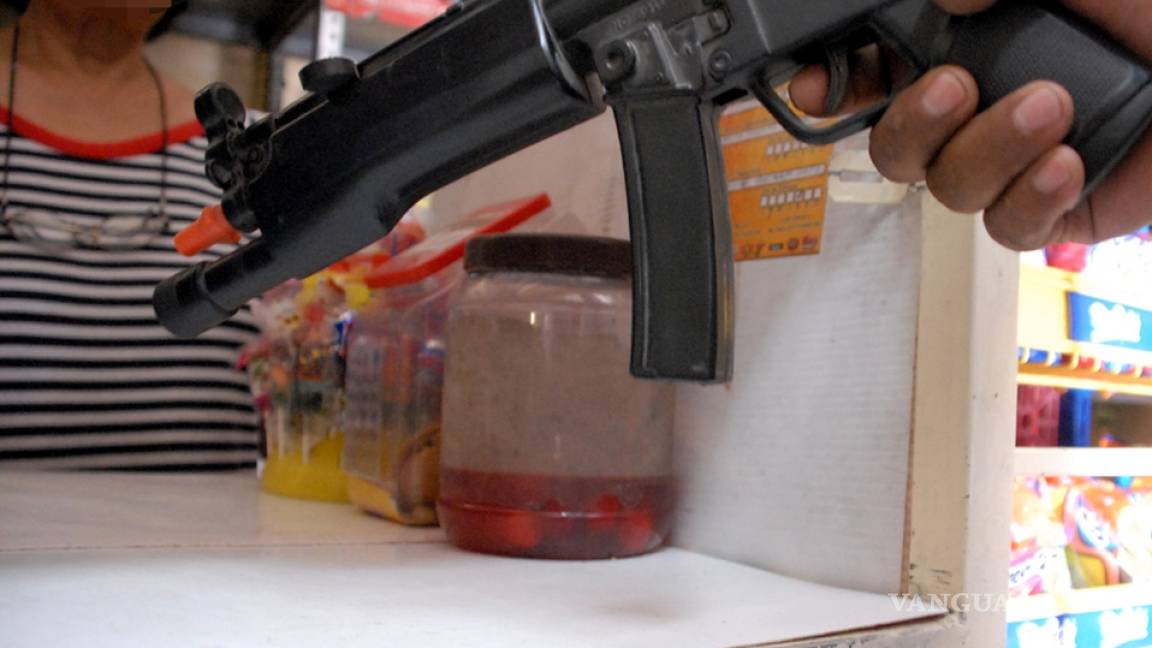 Hombre asalta tienda en Torreón con pistola de juguete