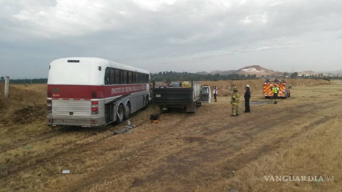 Sufren accidente alumnos del Tec de Saltillo en Durango; no hay heridos