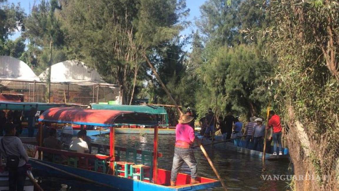 Prohíben venta y consumo de alcohol en trajineras de Xochimilco tras muerte de joven