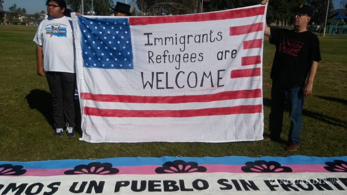 Marchan en San Diego para apoyar a caravana migrante