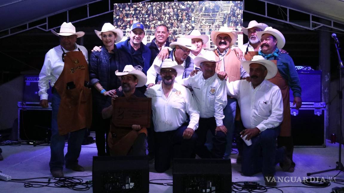 $!El equipo de la Narro también brilló en la preparación de postres.