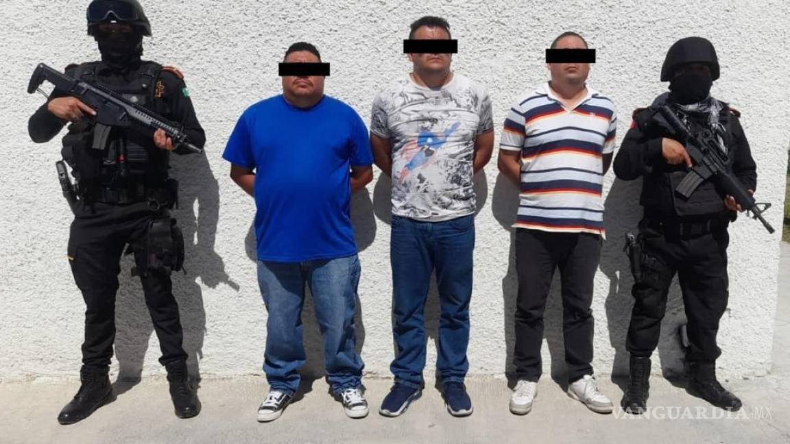 Detienen a tres hombres sobre la carretera Mty-Saltillo por el traslado de 9 migrantes