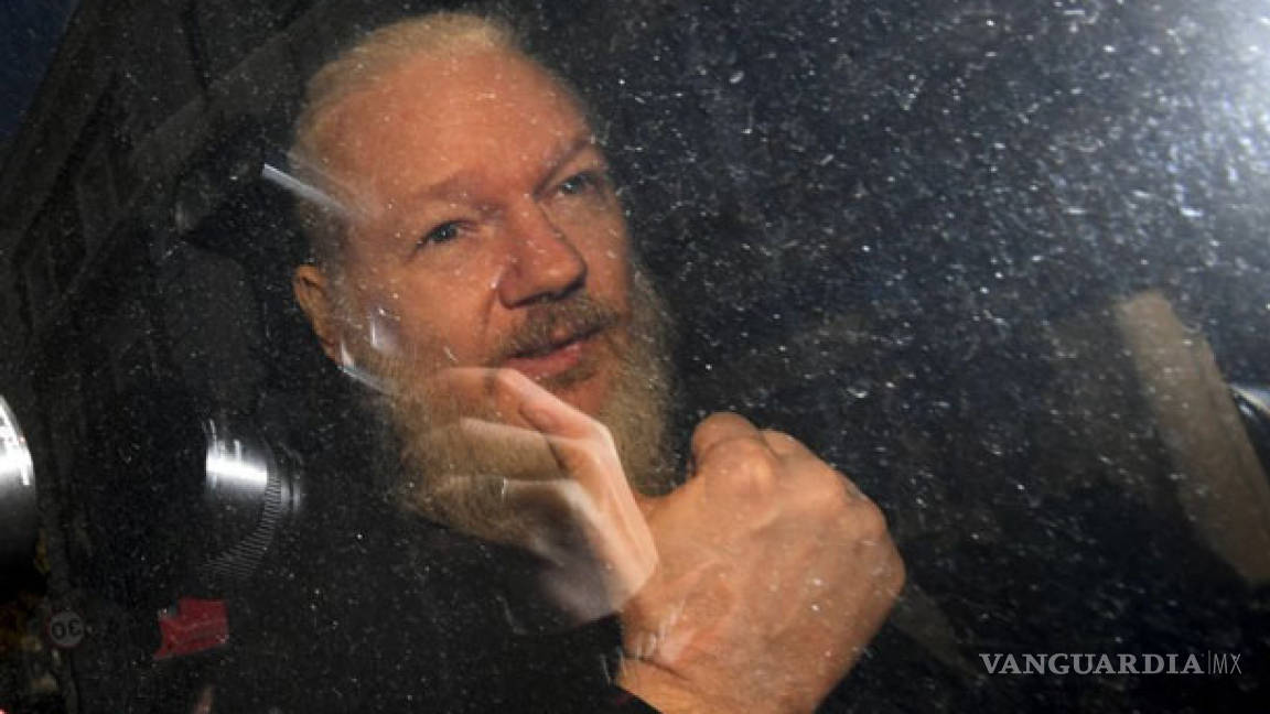 Condenan a Julian Assange a 50 semanas en prisión por violar la libertad condicional