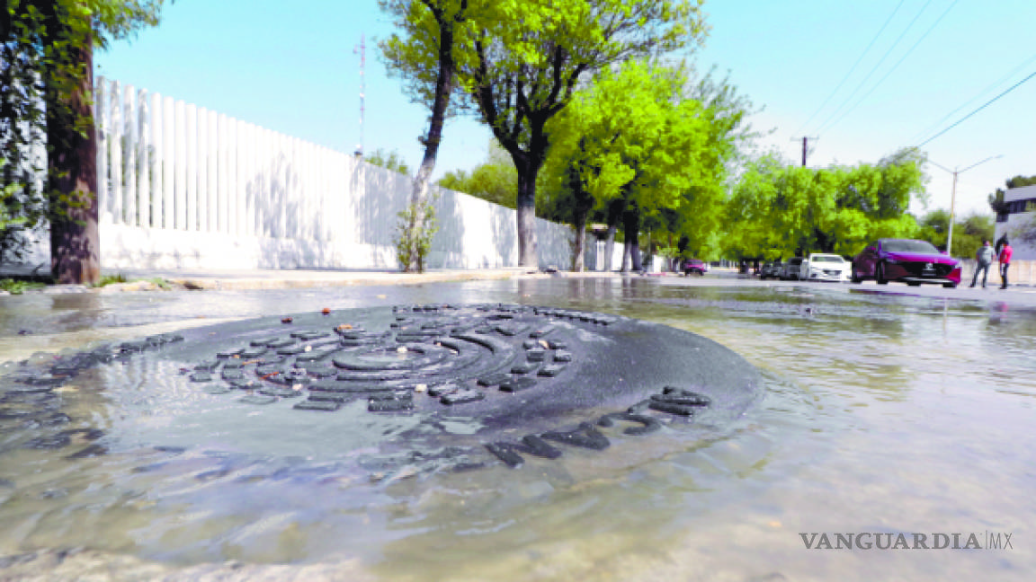 Fuga de aguas negras ‘acecha’ al lago de la Ciudad Deportiva de Saltillo