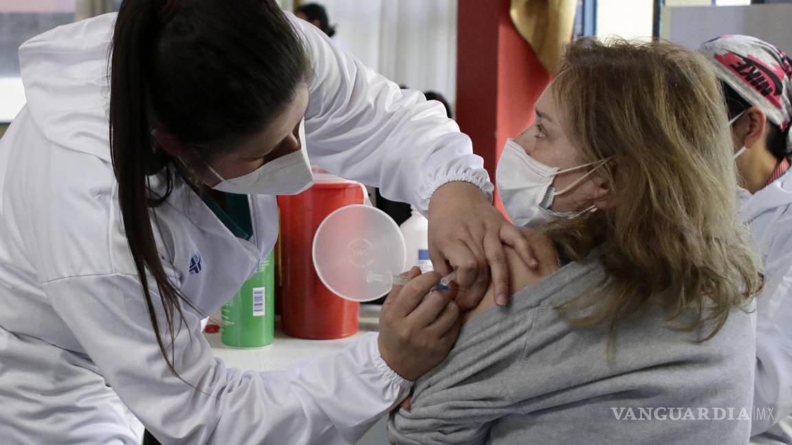 Declara Ecuador vacunación obligatoria contra COVID-19