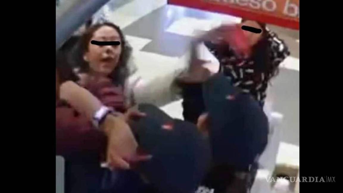 En plaza Sendero de Saltillo, agresiva familia ataca a empleadas de local de elotes (video)