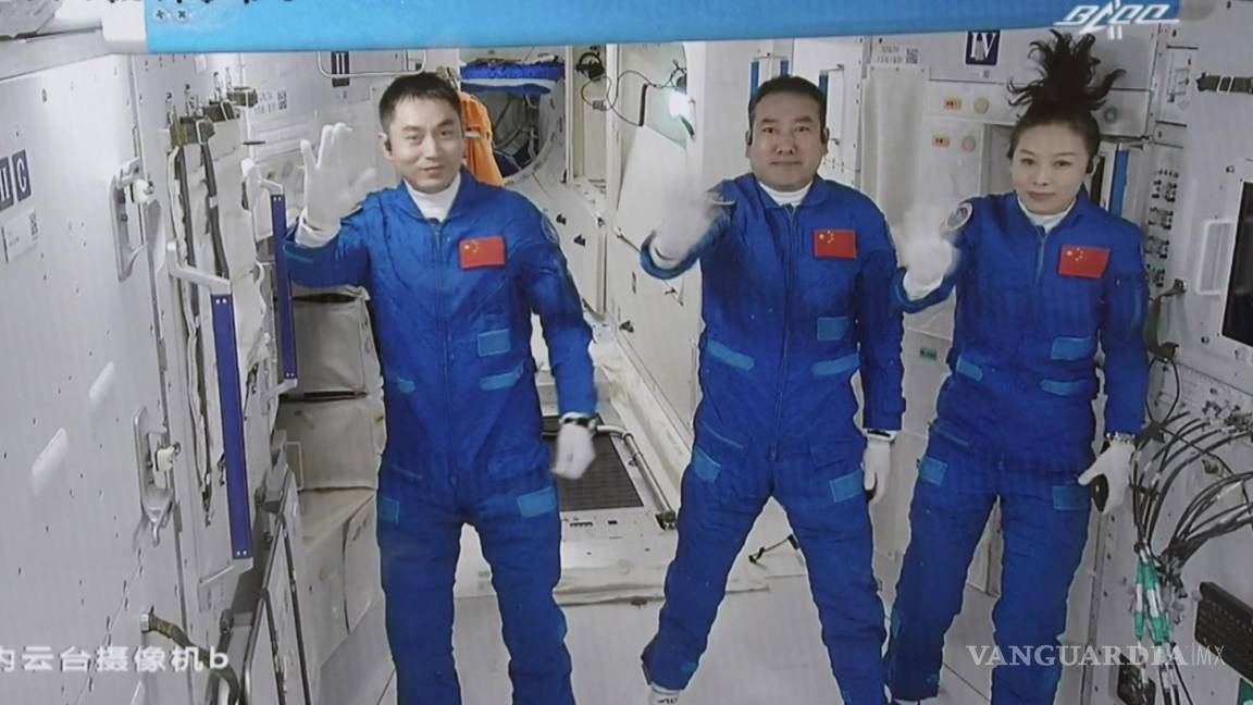 Nave Shenzhou-13 se acopla a la estación espacial de China