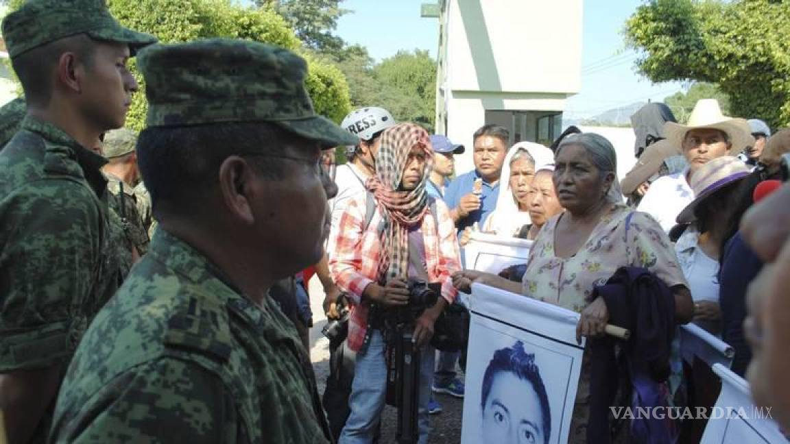 Vuelen a dictar prisión preventiva a militares por caso Ayotzinapa