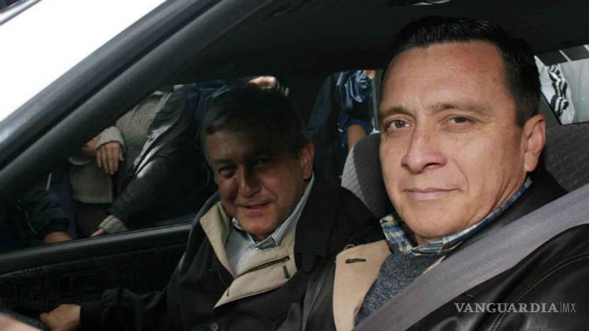 $!AMLO y su chofer Nicolás Mollinedo Bastar.