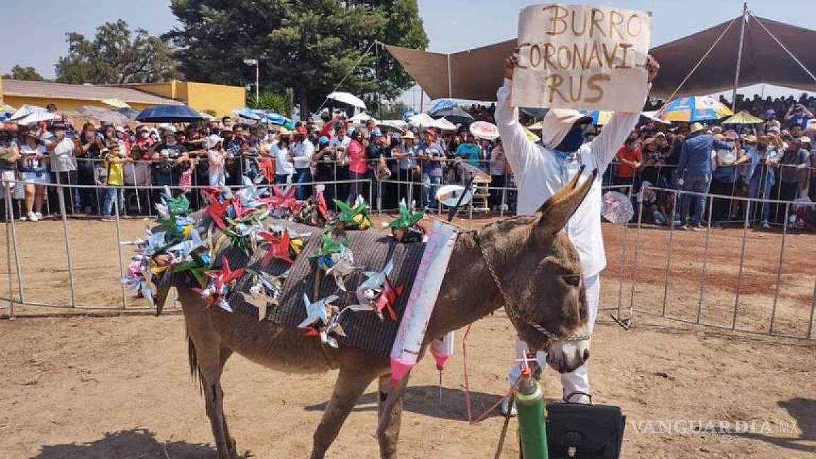 Sorprende ‘Burronavirus’ en Feria Nacional de Otumba; asistentes llegan con disfraces, carros alegóricos y música