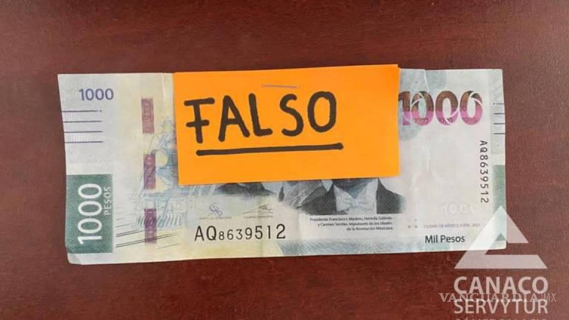 Denuncian a una pareja que paga con billetes falsos de 10 y 20 mil