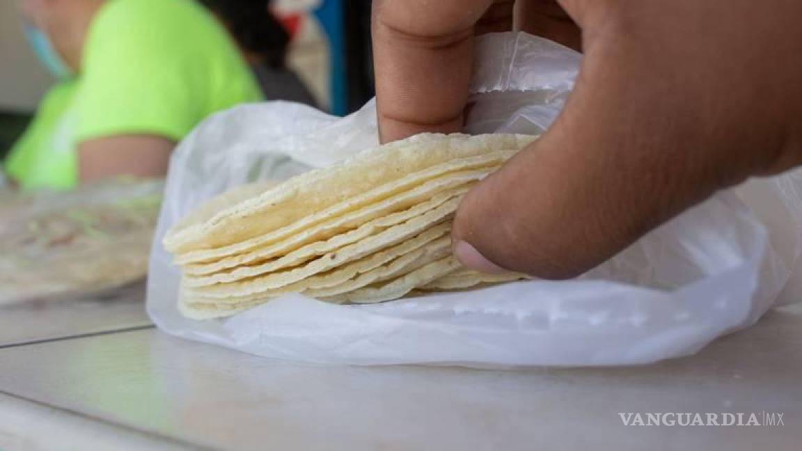 Kilo de tortilla se vende hasta en 30 pesos en México