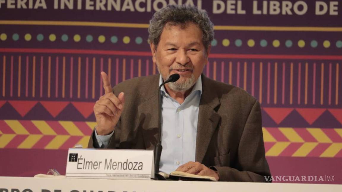 Élmer Mendoza celebra la vida con su literatura negra